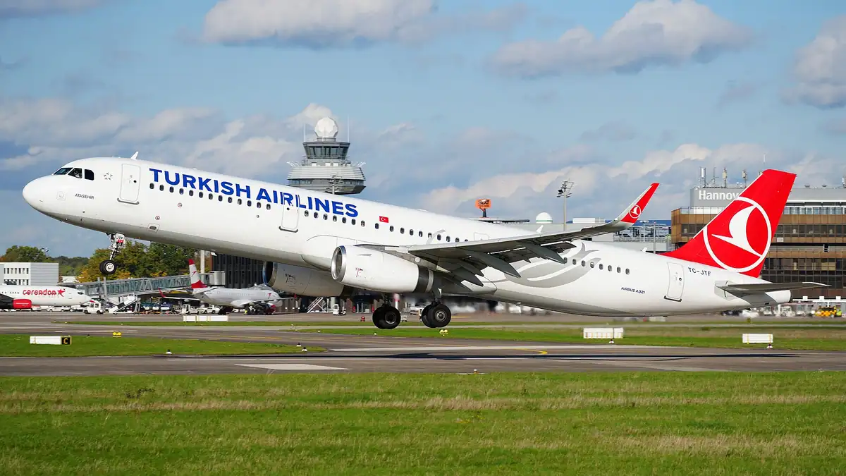 თურქული ავიახაზების (Turkish Airlines) Airbus A330 თვითმფრინავი
