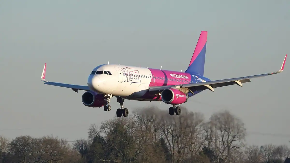 ვიზიარის (Wizz Air) Airbus A320 აფრენისას